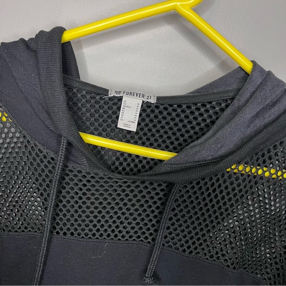 Forever 21 work out sweatshirt - Picture 2 of 8